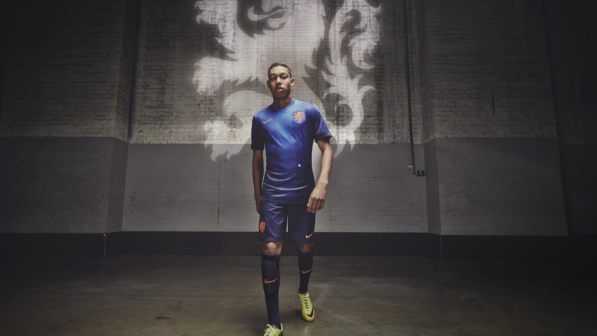 pg模拟器在线试玩-红军脉络新织，索博社媒凝固萨拉赫瞬间，战袍赠西塞显传承，洛夫伦身影后继有人